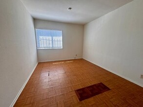 8522 MacArthur Blvd, Unit A in Oakland, CA - Foto de edificio - Building Photo