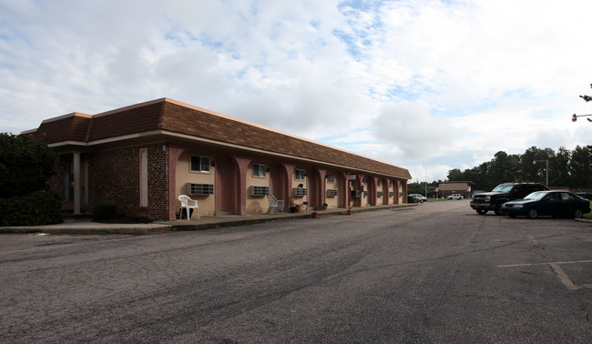 Gaylee Villa Apartments in Wendell, NC - Building Photo - Building Photo