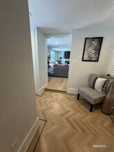 826 Dogburn Rd in Orange, CT - Building Photo - Building Photo