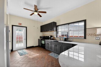 1934 Washington St in Hollywood, FL - Foto de edificio - Building Photo