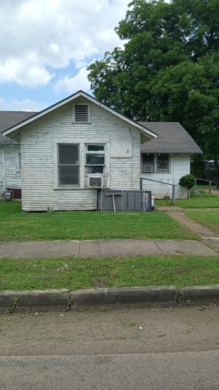 property at 3 Louisiana Ave