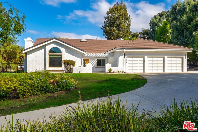 24228 Dry Canyon Cold Creek Rd in Calabasas, CA - Building Photo - Building Photo