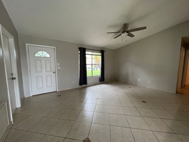 1321 SE Navajo Ln in Port St. Lucie, FL - Building Photo - Building Photo