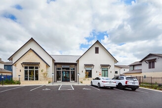 Collection Champions Circle in Fort Worth, TX - Foto de edificio - Building Photo