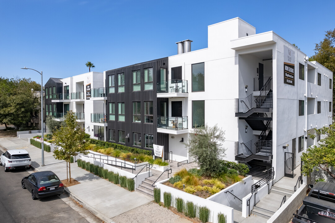 Village House in North Hollywood, CA - Foto de edificio