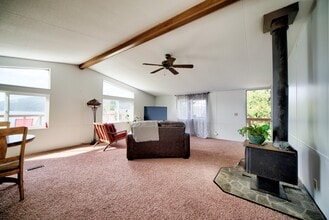 5170 W Shore Rd in Anacortes, WA - Building Photo - Building Photo