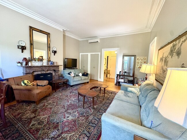 84 Commonwealth Ave, Unit 2F in Boston, MA - Building Photo - Building Photo