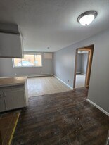 1885 N Taylor Rd in Cleveland, OH - Building Photo