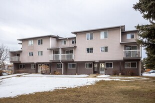 Diamond Estates in Calgary, AB - Building Photo