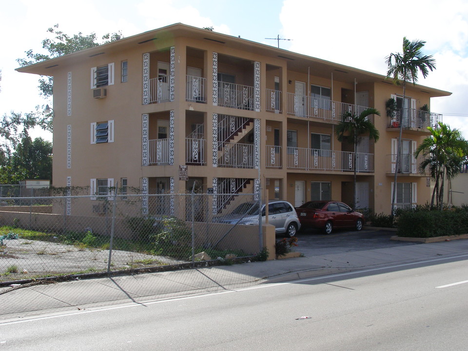 3424 W Flagler St in Miami, FL - Building Photo