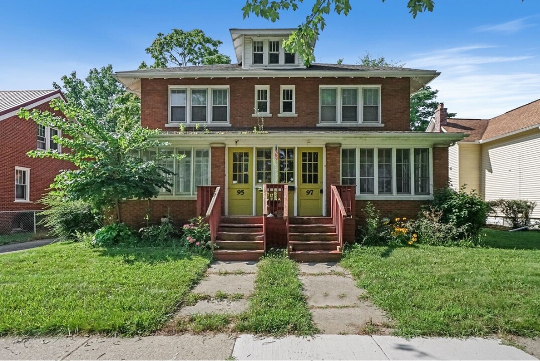 95 Ahrens St in Mount Clemens, MI - Building Photo