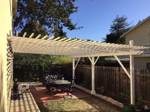 683 Live Oak Ave in Menlo Park, CA - Foto de edificio - Building Photo