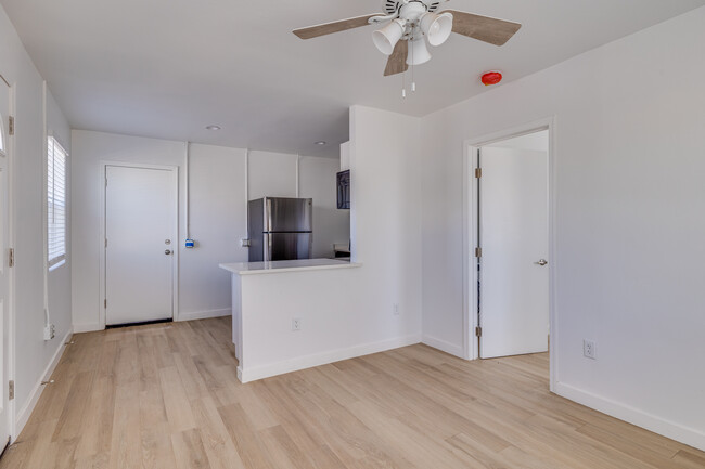 Aces on Apache in Tempe, AZ - Building Photo - Interior Photo