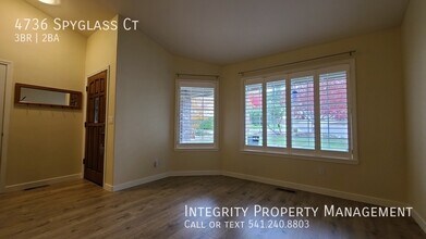 4736 Spyglass Ct in Medford, OR - Building Photo - Building Photo