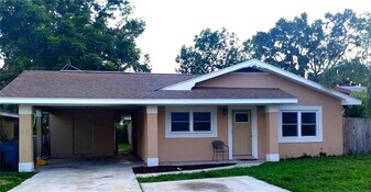 123 Tremont Dr in Winter Haven, FL - Building Photo