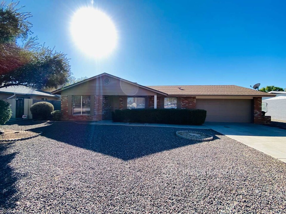 3223 E Emelita Ave in Mesa, AZ - Building Photo