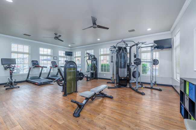 Sherwood Village Apartments in Springfield, MO - Building Photo - Interior Photo