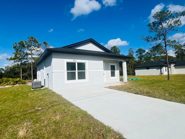 2001 East 15th Street in Lehigh Acres, FL - Building Photo - Building Photo