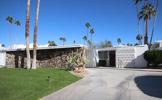 2364 S Sky View Dr in Palm Springs, CA - Building Photo