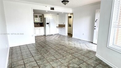 511 NW 82nd Ave, Unit 407 in Miami, FL - Foto de edificio - Building Photo