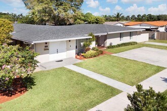 7875 SW 12th St-Unit -0 in Miami, FL - Building Photo - Building Photo