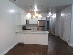 14453 South Selvig Way, Unit D-201 in Riverton, UT - Foto de edificio - Building Photo
