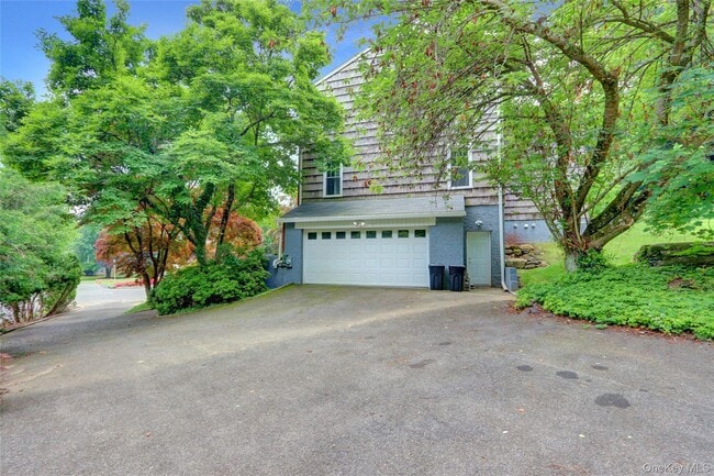 4 Shore View Cir in Pelham Manor, NY - Building Photo - Building Photo