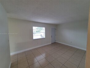 3425 SW 89th Ave in Miami, FL - Building Photo - Building Photo
