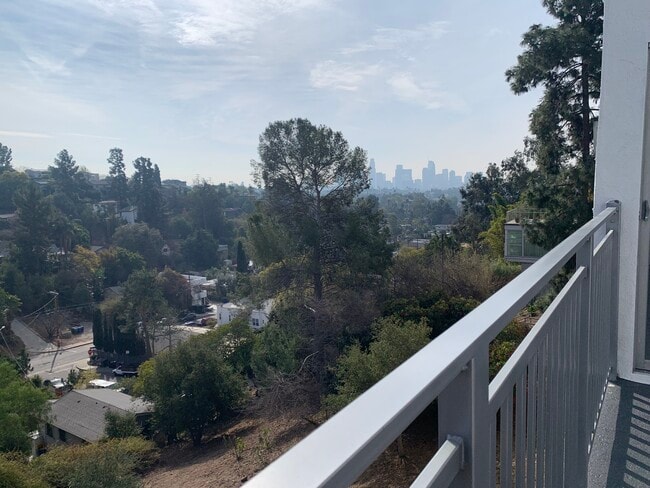 2006 N Alvarado St in Los Angeles, CA - Building Photo - Building Photo