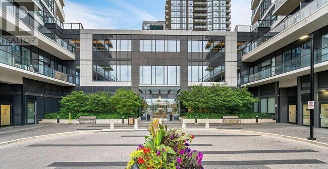35 Watergarden Dr in Mississauga, ON - Building Photo - Building Photo
