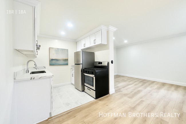 20445 Saticoy St, Unit 34 in Los Angeles, CA - Foto de edificio - Building Photo