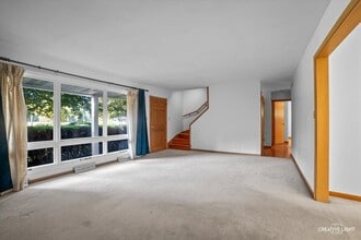 38W686 Glenview Dr in St. Charles, IL - Building Photo - Building Photo