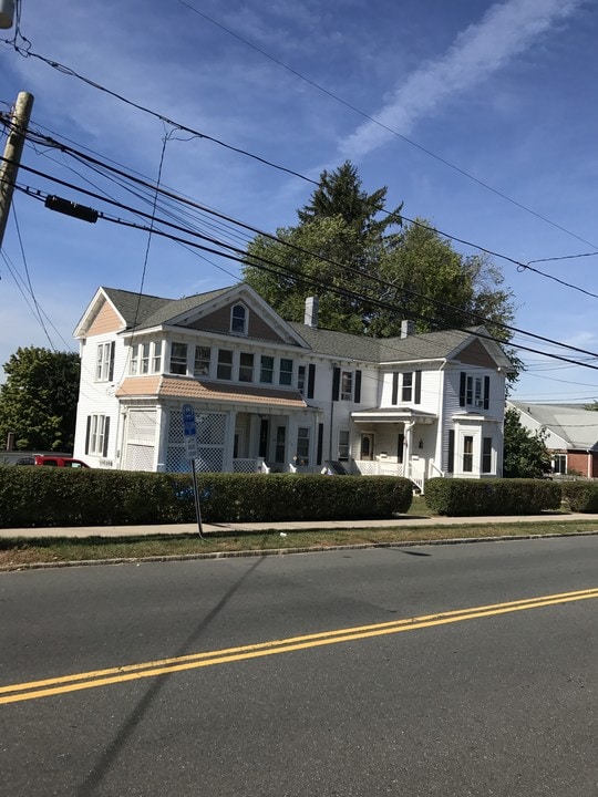 134 Pearl St, Unit 134A in Enfield, CT - Foto de edificio