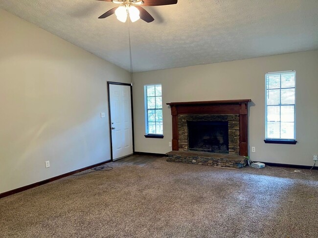 8099 Linda Ct in Jonesboro, GA - Foto de edificio - Building Photo