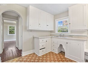 3915 S Corbett Ave, Unit 4 in Portland, OR - Building Photo - Building Photo