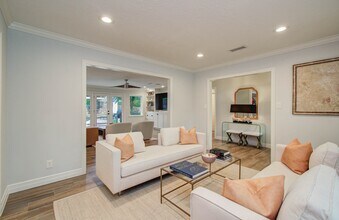 422 Wycliffe Dr in Houston, TX - Building Photo - Building Photo