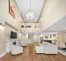 208 Shearwater Ct W, Unit 15 in Jersey City, NJ - Building Photo