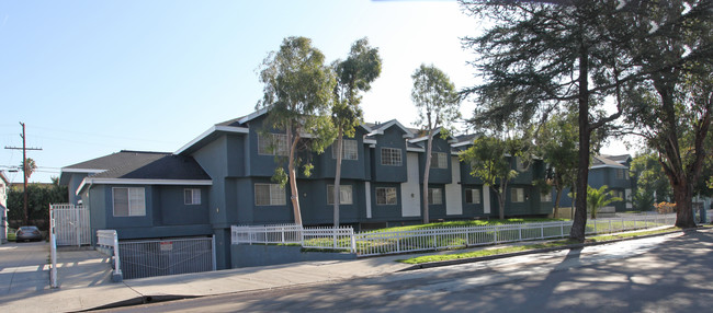 Menlo Apartments in Los Angeles, CA - Building Photo - Building Photo