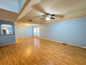 7221 Teal Dr in Fort Worth, TX - Foto de edificio - Building Photo