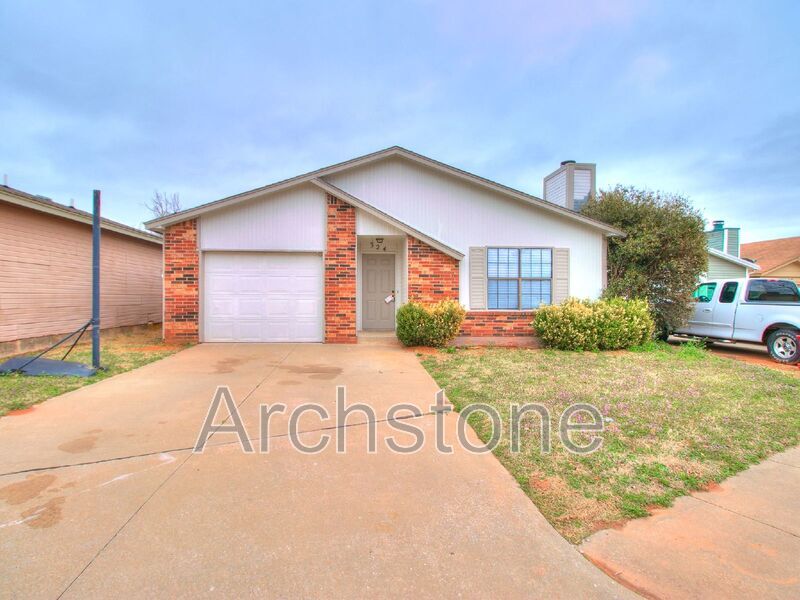 324 Manner Park Ave in Edmond, OK - Building Photo