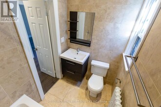 253 Lakeshore Rd E in Mississauga, ON - Building Photo - Building Photo