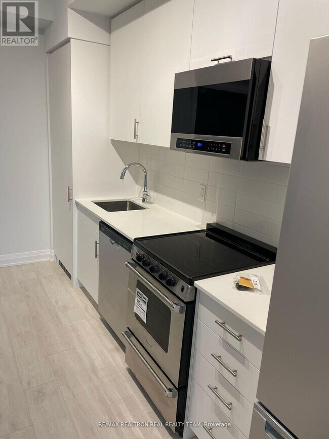 412 Silver Maple Rd in Oakville, ON - Building Photo - Building Photo