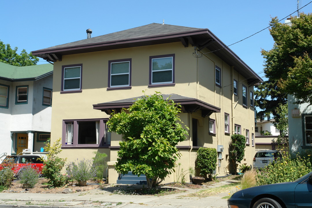 5907-5909 Chabot Rd in Oakland, CA - Building Photo