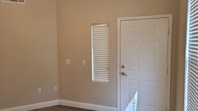 9975 Peace Way in Las Vegas, NV - Building Photo - Building Photo