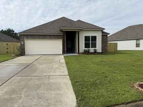 23033 Isabella Dr in Robert, LA - Building Photo - Building Photo