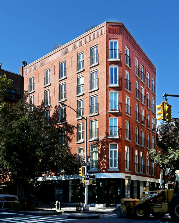 513-515 Hudson St in New York, NY - Building Photo