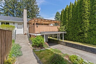 2209 Austin Ave in Coquitlam, BC - Building Photo - Building Photo
