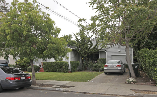 944-946 King St in Redwood City, CA - Foto de edificio - Building Photo