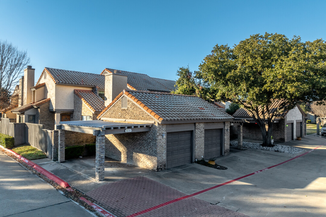 Custer Trails Condos in Richardson, TX - Building Photo