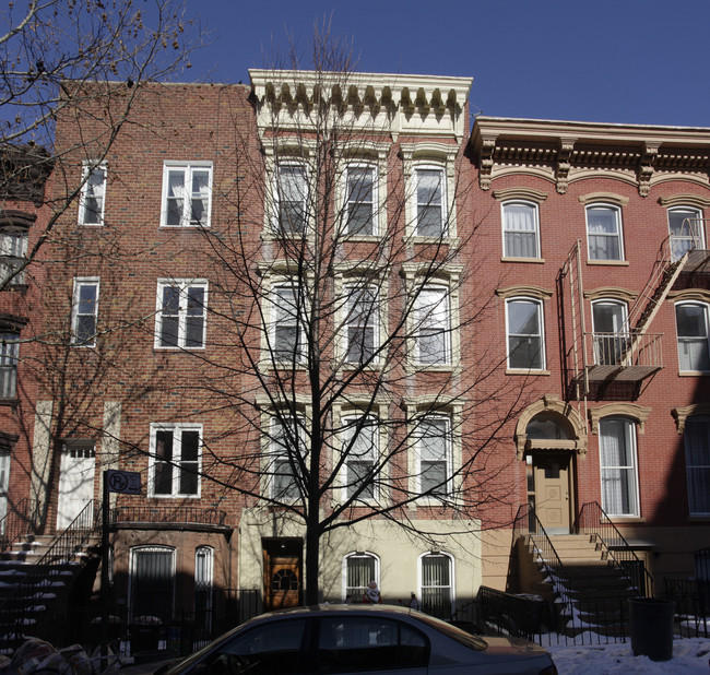 133 Noble St in Brooklyn, NY - Building Photo - Building Photo